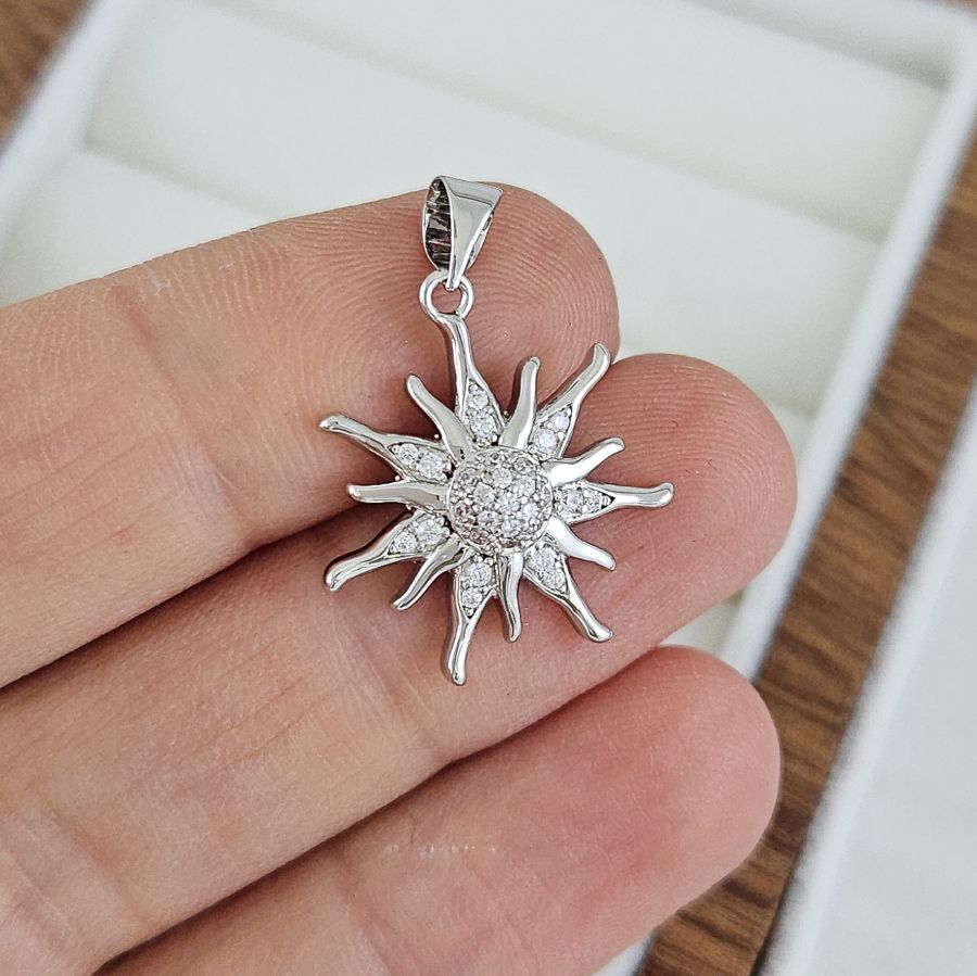 Подвеска Солнце 20х18 мм с фианитами родиевое покрытие (4713-18-Р) купить с доставкой по России | Интернет-магазин Viva Beads