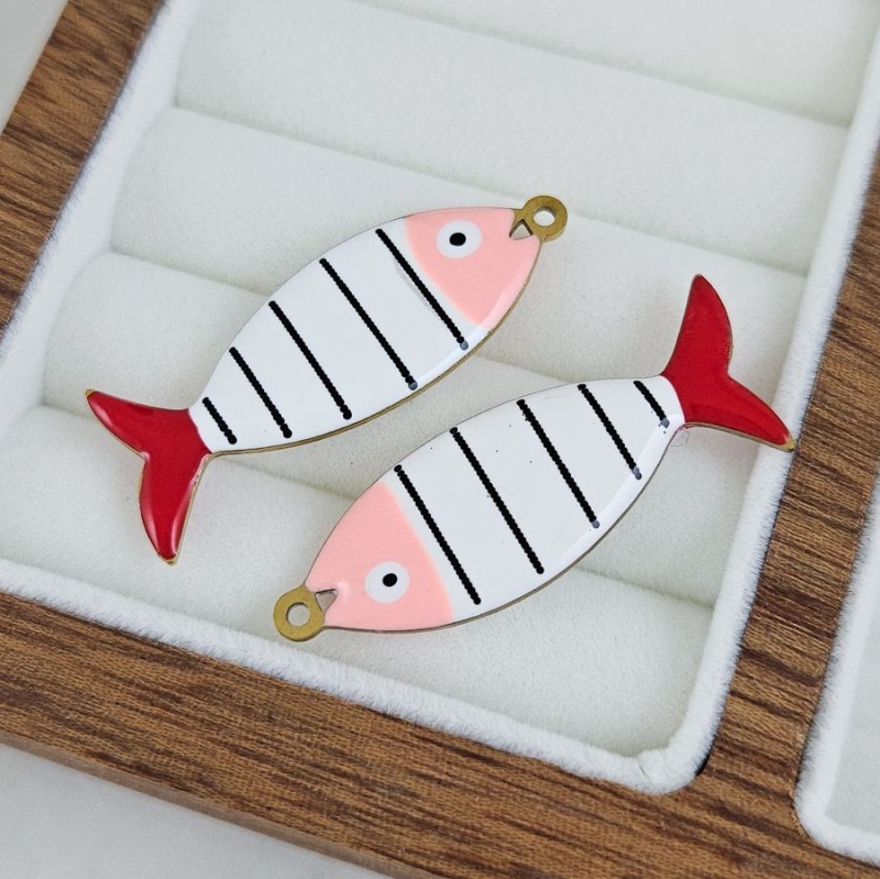 УЦЕНКА Подвеска Рыба 40х13.8х2.8 мм с эмалью, сталь в позолоте 18К (1051-РОЗ-УЦ)