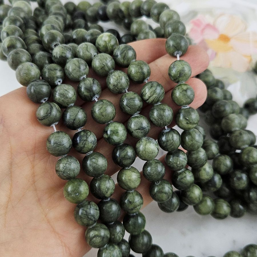 Нить 18 см Нефрит тайванский 10.4-10.6 мм бусины гладкий шар (9784-10) для бижутерии купить с доставкой по России | Интернет‑магазин Viva Beads
