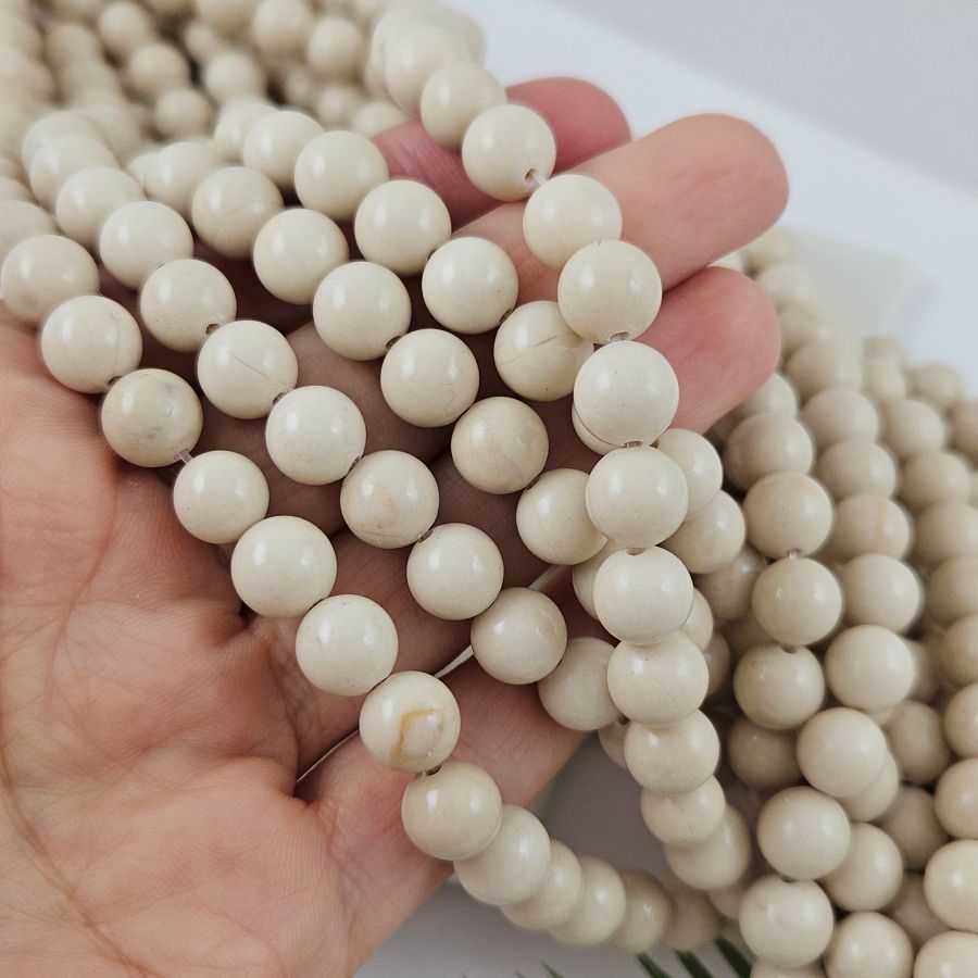 Нить 18 см Говлит натуральный ок. 10.5 мм, бусина гладкий шар (9996-10) купить в Воронеже | Заказать в интернет-магазине Viva Beads
