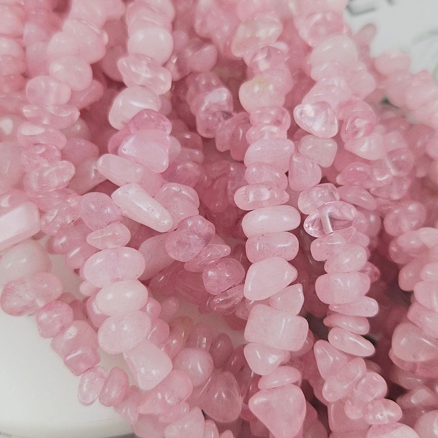 Нить 80 см Розовый кварц натуральный тонированный крошка 5-8 мм (5593) для бижутерии купить с доставкой по России | Интернет‑магазин Viva Beads
