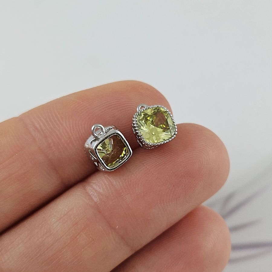 Подвеска с фианитом 8.3х7х4.1 мм цвет перидот, родиевое покрытие (7313-7-ПР)