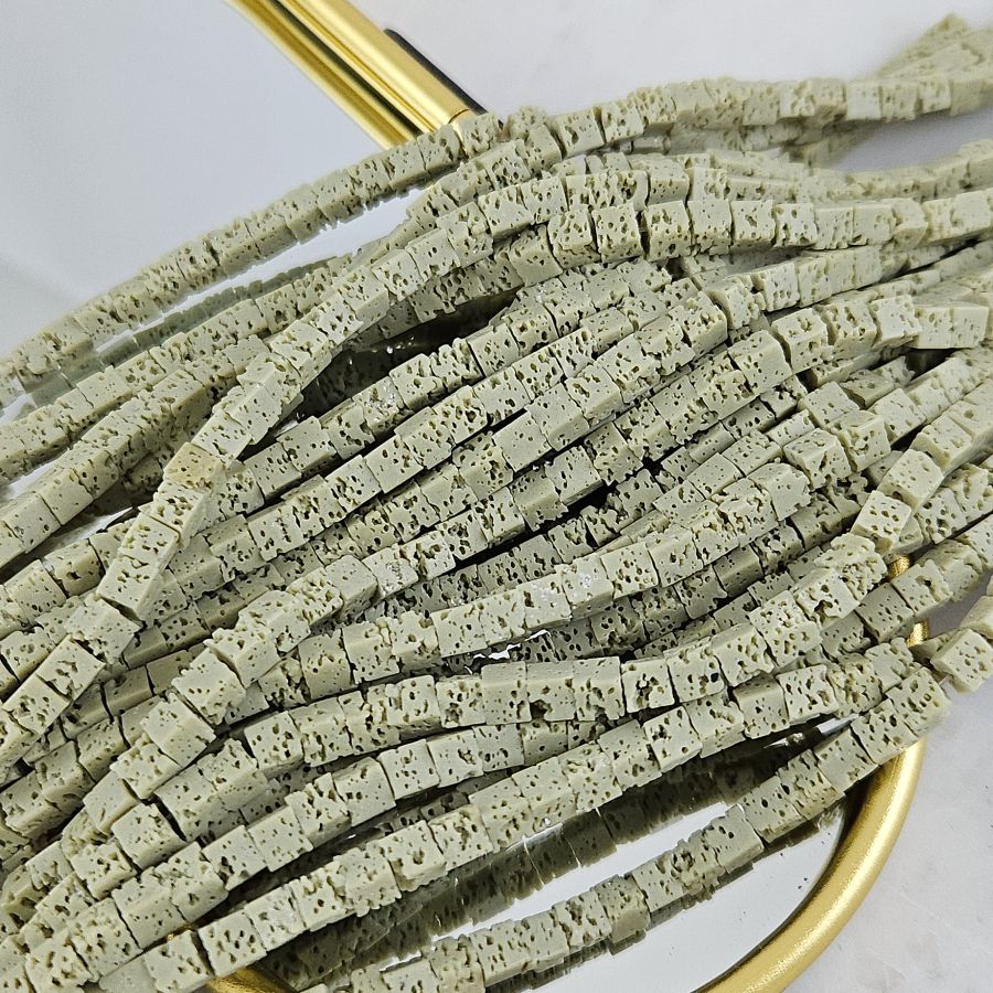 Нить 18 см Лава натуральная ок. 4 мм, бусины куб, оливковый (10277-4) для бижутерии купить с доставкой по России | Интернет‑магазин Viva Beads
