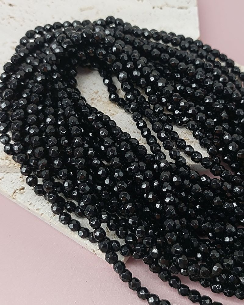 Нить 19 см Агат черный 4 мм граненый (7808-4) купить в Воронеже | Заказать в интернет-магазине Viva Beads
