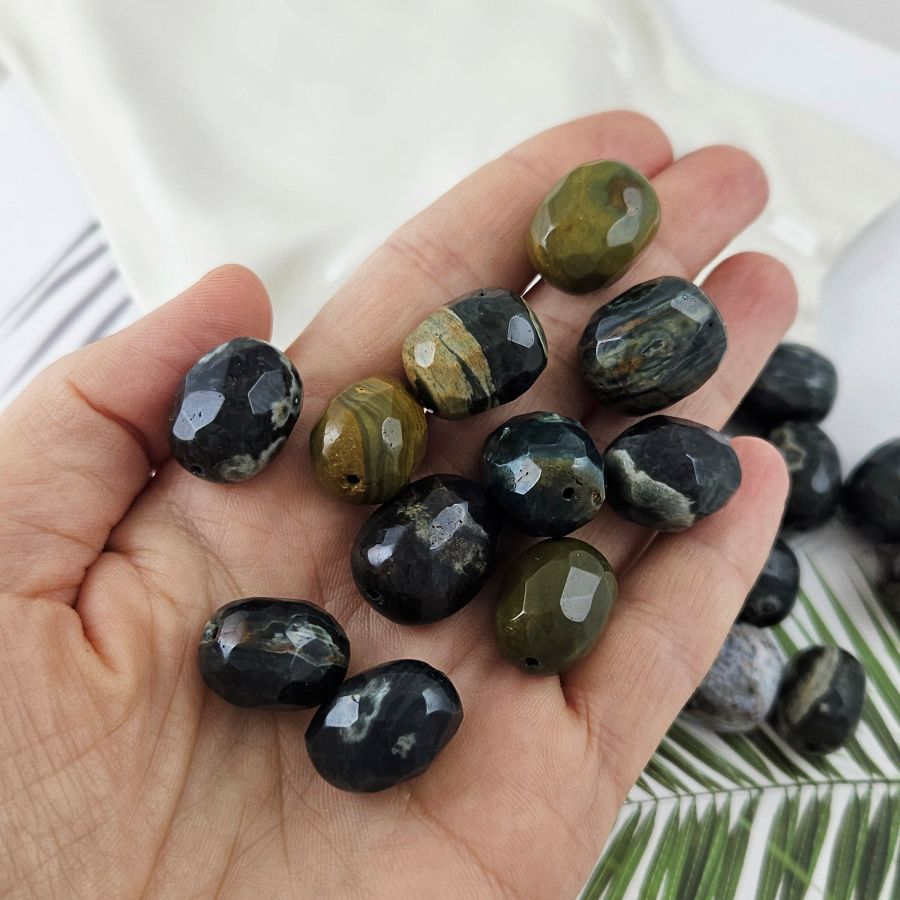 1 шт. Соколиный глаз натуральный ок. 16.6-19х13-15 мм бусины овальные с гранями (1010) купить в Воронеже | Заказать в интернет-магазине Viva Beads
