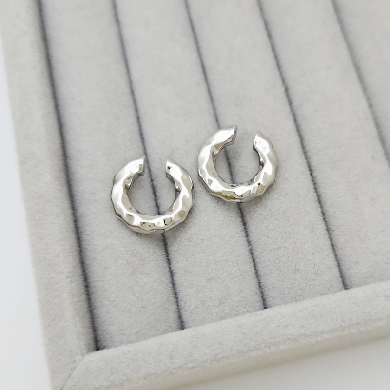 1 шт. Кафф 15х3.3 мм с эффектом мятого металла с родиевым покрытием (9129-Р) купить с доставкой по России | Интернет-магазин Viva Beads