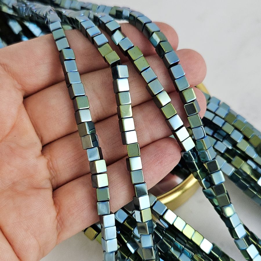 Нить 40 см Гематит, гематин 4 мм куб, цвет зеленый с переливами (7977-ЗЕЛ) для бижутерии купить с доставкой по России | Интернет‑магазин Viva Beads
