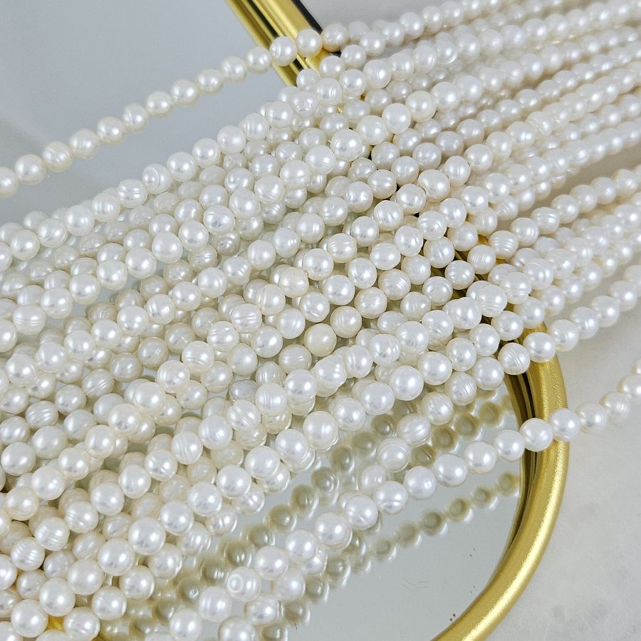 Нить 19 см Жемчуг натуральный речной ок. 4-5 мм, форма картофель, АА, белый (4616) купить с доставкой по России | Интернет-магазин Viva Beads