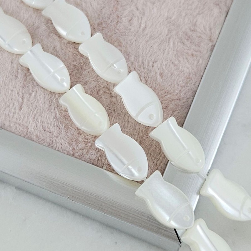 1 шт. Перламутр натуральный ок. 12х6.6 мм бусина Рыбка, белый (10172) для бижутерии купить с доставкой по России | Интернет‑магазин Viva Beads
