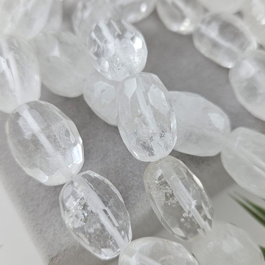 1 шт. Горный хрусталь 16-21х11-15 мм овальные граненые бусины (1005-ГХ) купить в Воронеже | Заказать в интернет-магазине Viva Beads
