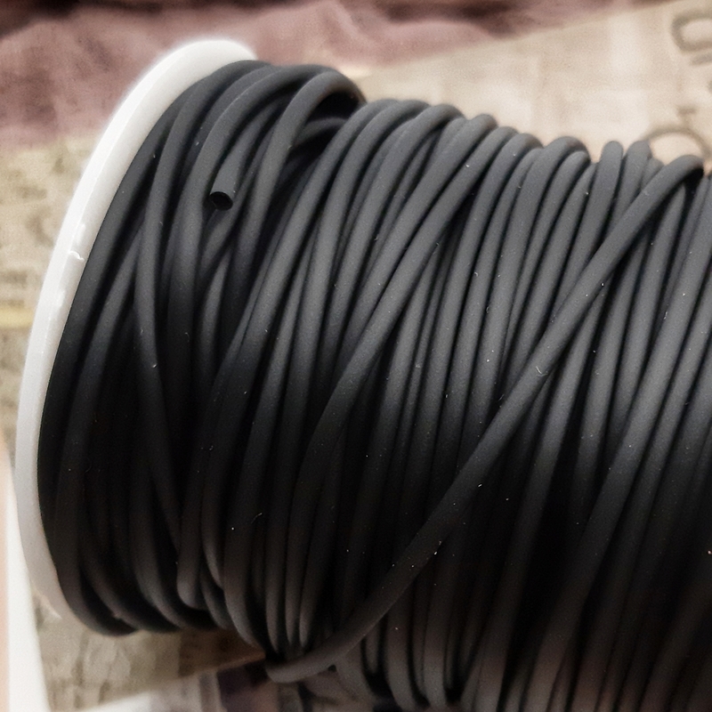 Резиновый полый шнур 2 мм черный (3512)