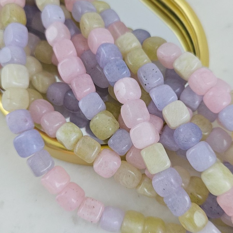 Нить 18 см Жадеит натуральный тонированный ок. 7-7.5 мм бусины формы куб, микс (10259-МИКС) для бижутерии купить с доставкой по России | Интернет‑магазин Viva Beads
