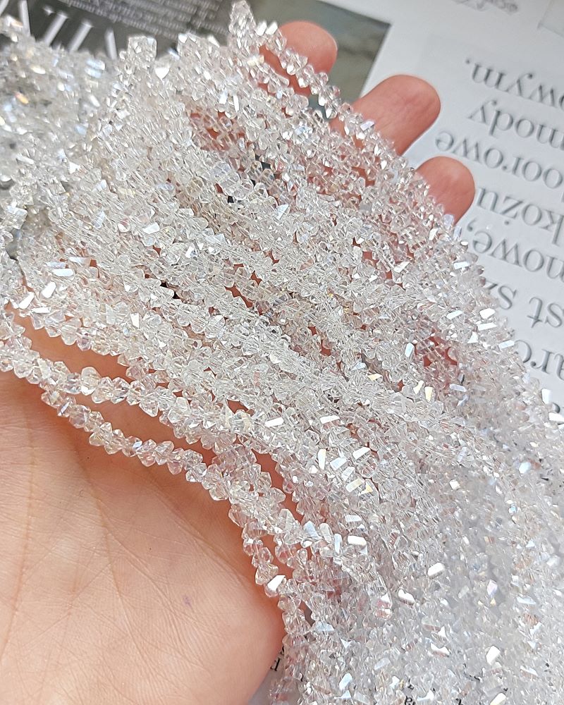 Нить 32 см Бусина хрустальная крошка ок. 4 мм прозрачный с блеском (7338-4-ПРОЗБЛ) купить в Воронеже | Заказать в интернет-магазине Viva Beads
 Нить 32 см Бусина хрустальная крошка ок. 4 мм прозрачный с блеском (7338-4-ПРОЗБЛ) купить в Воронеже  | Заказать в интернет-магазине Viva Beads