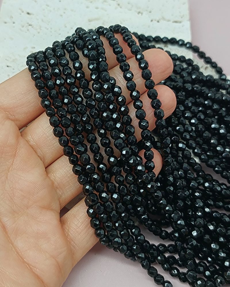 Нить 19 см Агат черный 4 мм граненый (7808-4) купить в Воронеже | Заказать в интернет-магазине Viva Beads
