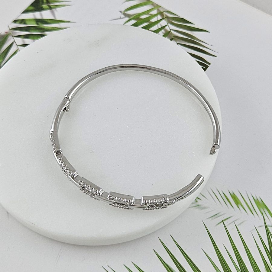 Браслет жесткий 66х56х6.3 мм, родиевое покрытие (10033-Р) купить с доставкой по России | Интернет-магазин Viva Beads