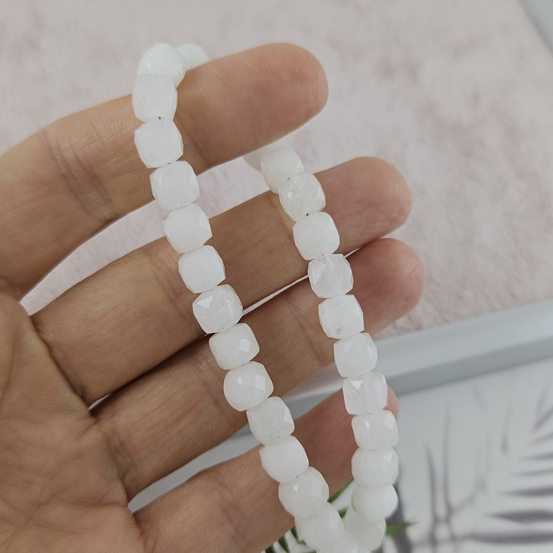 УЦЕНКА Нить Жадеит бусина граненый куб ок. 6.5-7 мм белый (9069-БЕЛ-УЦ) купить в Воронеже | Заказать в интернет-магазине Viva Beads
