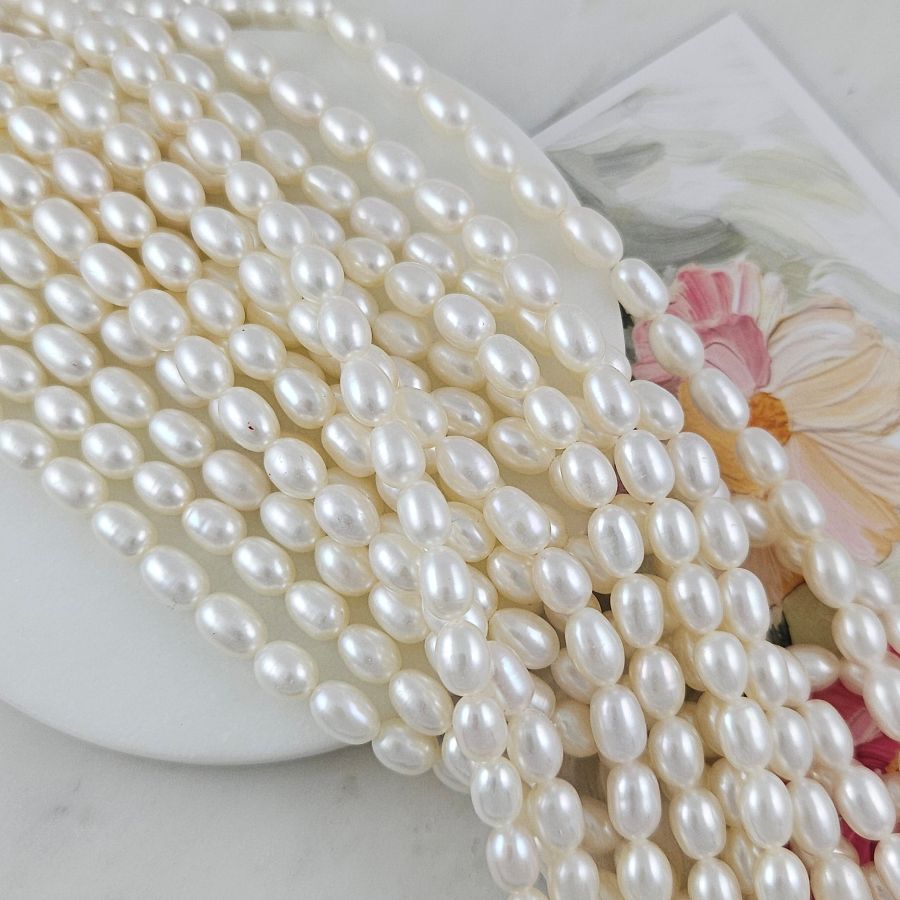 Нить 18 см Жемчуг натуральный речной рис 6-6.3х8.5-10 мм, белый АА (5582) купить с доставкой по России | Интернет-магазин Viva Beads