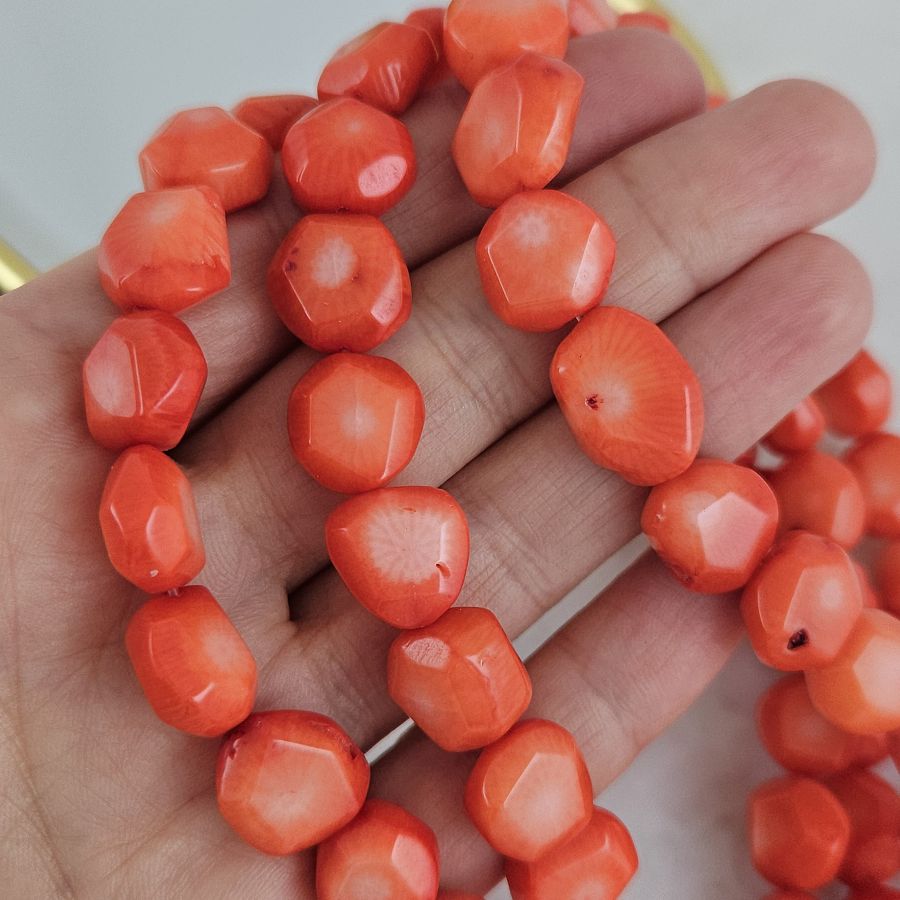 1 шт. Коралл натуральный ок. 11-12х11-12х5-7 мм, бусины свободной формы, коралловый (10269) для бижутерии купить с доставкой по России | Интернет‑магазин Viva Beads
