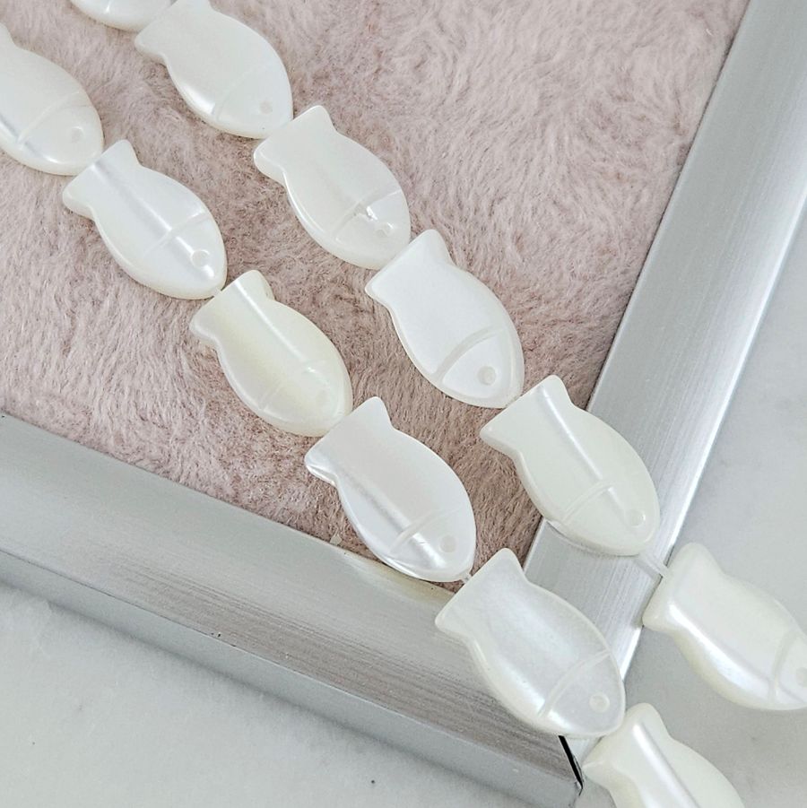 1 шт. Перламутр натуральный ок. 12х6.6 мм бусина Рыбка, белый (10172) для бижутерии купить с доставкой по России | Интернет‑магазин Viva Beads
