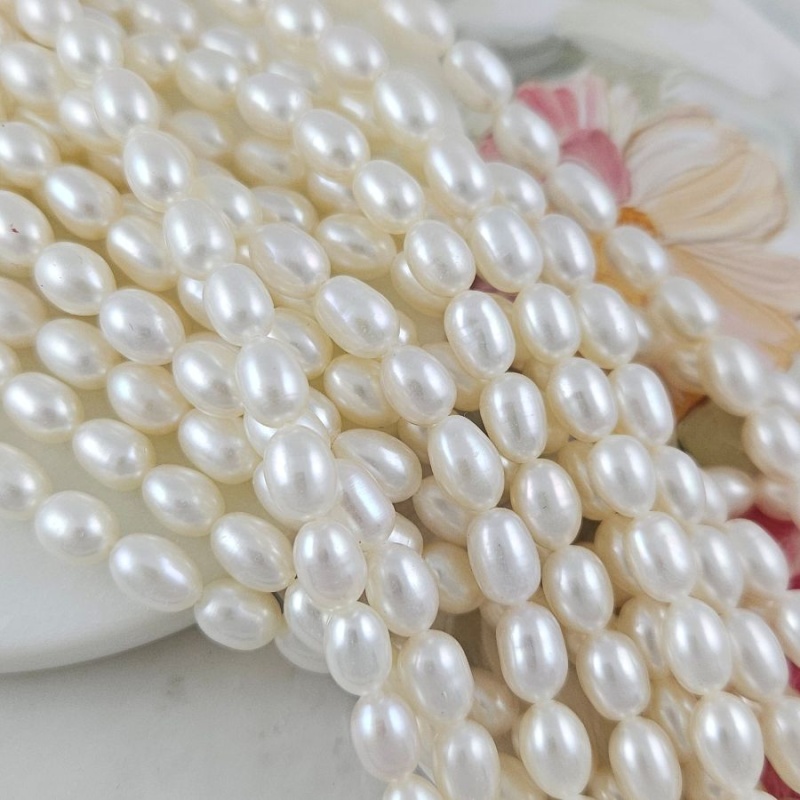 Нить 18 см Жемчуг натуральный речной рис 6-6.3х8.5-10 мм, белый АА (5582) купить с доставкой по России | Интернет-магазин Viva Beads