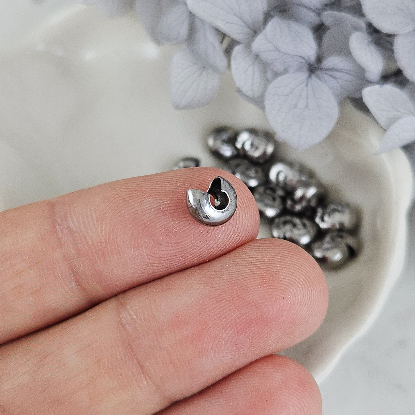 1 шт. Декоративные укрывные бусины кримпы 5 мм, нержавеющая сталь (8948-5) купить с доставкой по России | Интернет-магазин Viva Beads