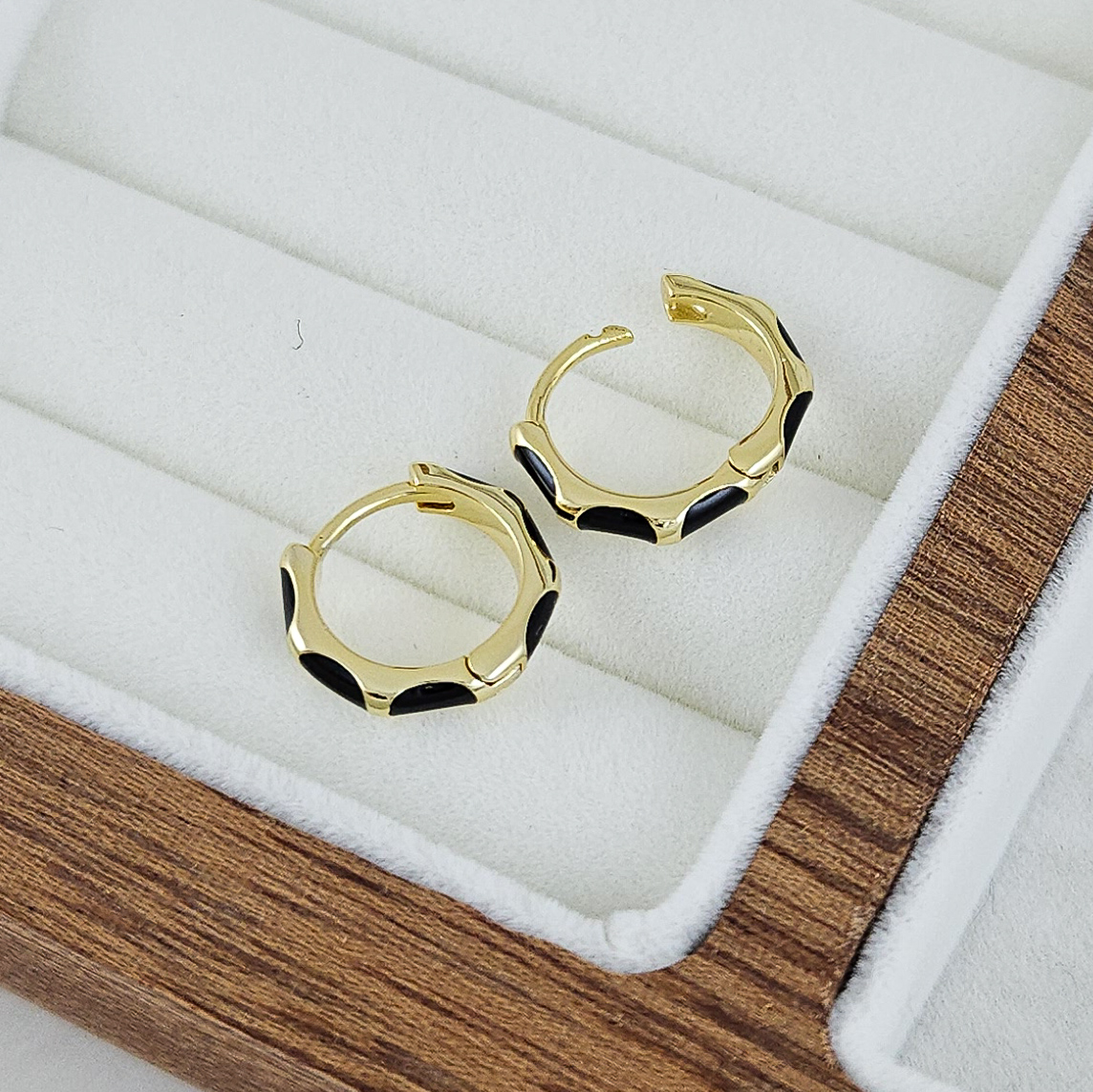 Швензы кольца, бублики, конго 13х2.6 мм с черной эмалью, позолота 14К (10238-З) купить с доставкой по России | Интернет-магазин Viva Beads