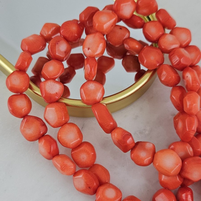 1 шт. Коралл натуральный ок. 11-12х11-12х5-7 мм, бусины свободной формы, коралловый (10269) для бижутерии купить с доставкой по России | Интернет‑магазин Viva Beads
