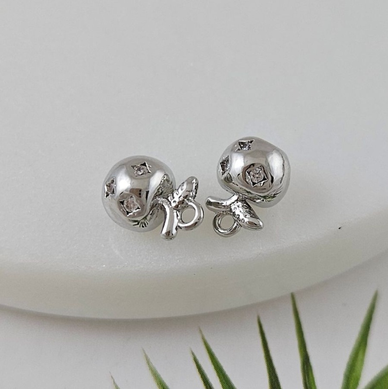 Подвеска Яблоко 9.7x7.1 мм с фианитами, родиевое покрытие (9953-Р) Подвеска Яблоко 9.7x7.1 мм с фианитами, родиевое покрытие (9953-Р)