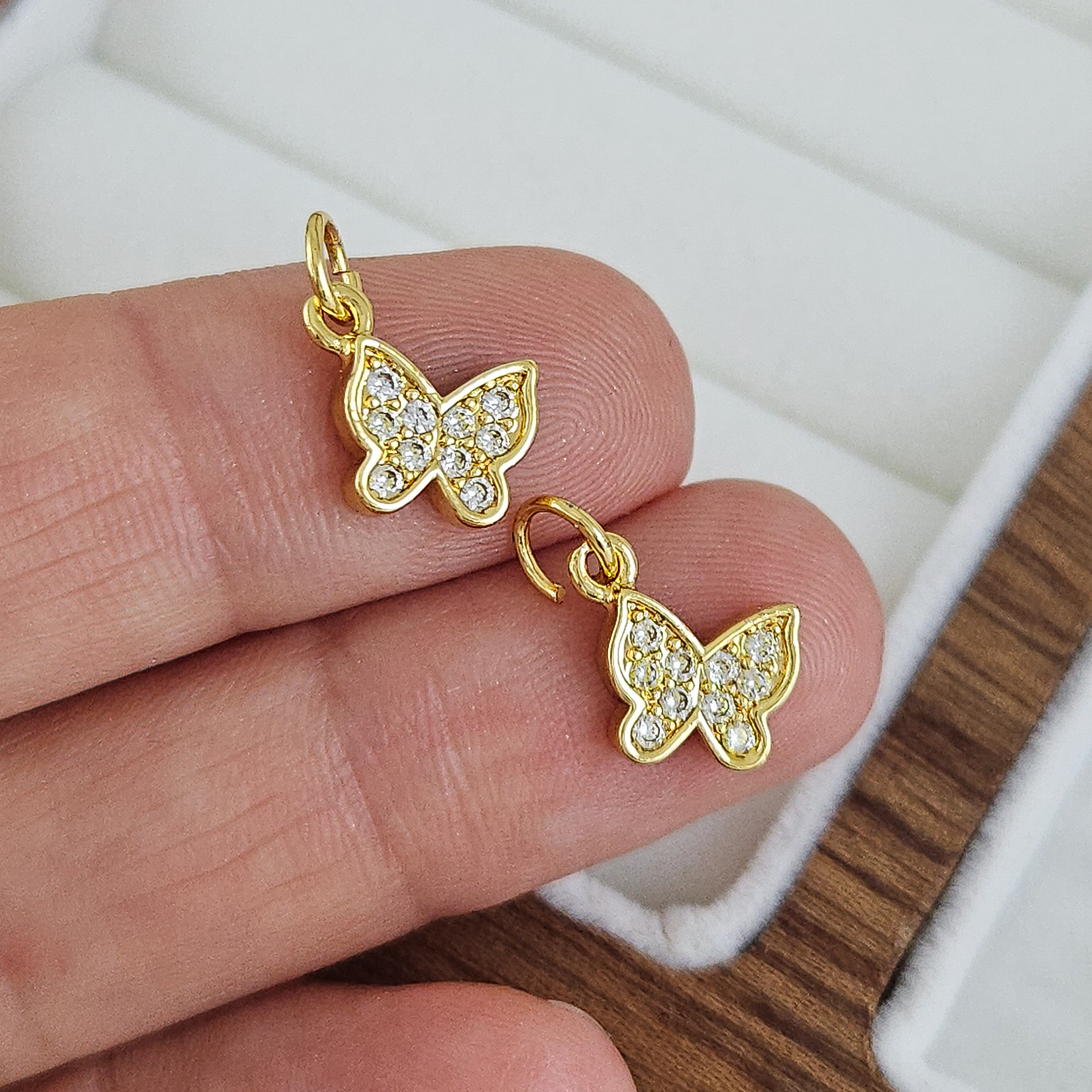 Подвеска Бабочка 12х9.7 мм с фианитами позолота 14К (7507-З) купить с доставкой по России | Интернет-магазин Viva Beads