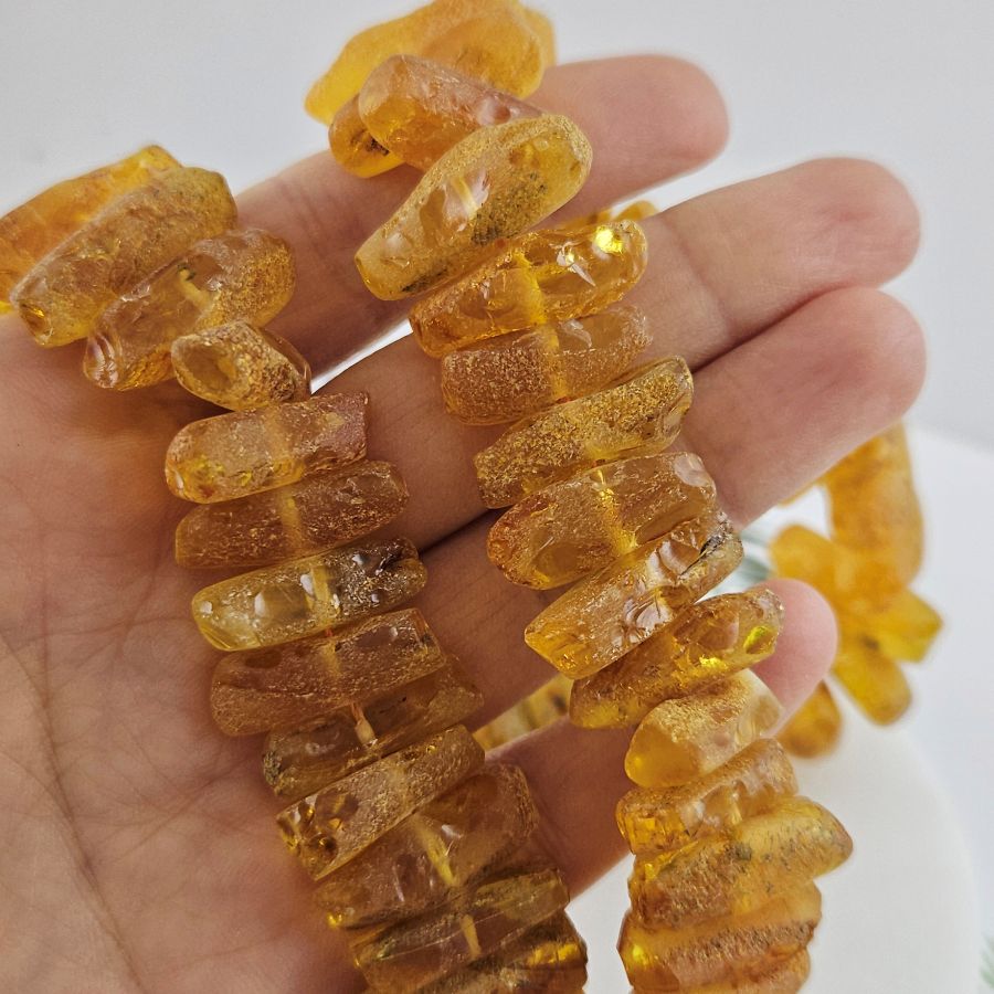 1 шт. Бусины из натурального нешлифованного янтаря кусочки 18-22х6-8 мм (10014-1/бус) купить в Воронеже | Заказать в интернет-магазине Viva Beads
