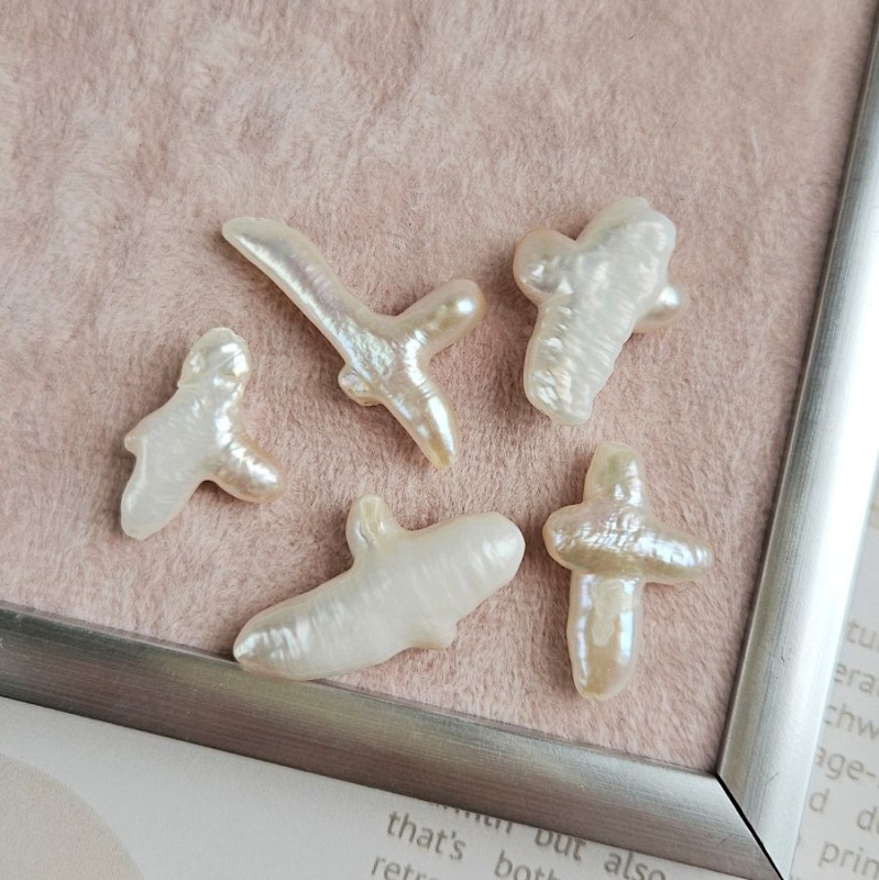 УЦЕНКА 1 шт. Жемчуг речной барокко 16-30х14-20 мм, форма крест (6770-УЦ)