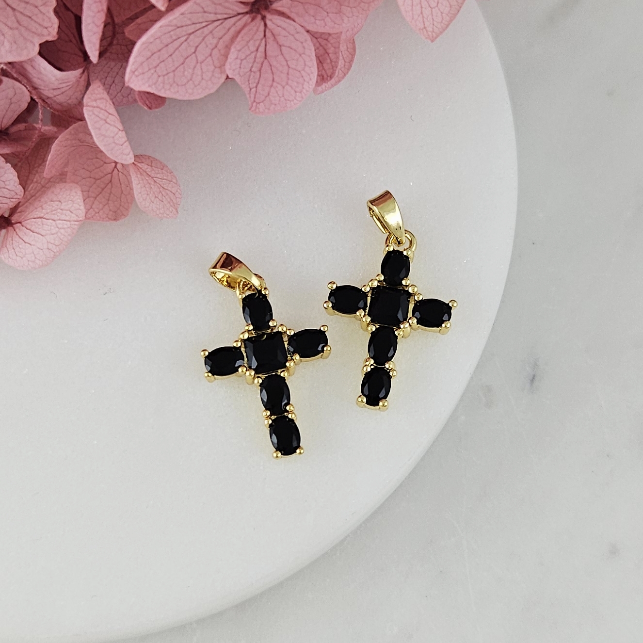 Подвеска Крест 20х13х3.3 мм с черными фианитами, позолота 18К (10207-ЧЗ) купить с доставкой по России | Интернет-магазин Viva Beads