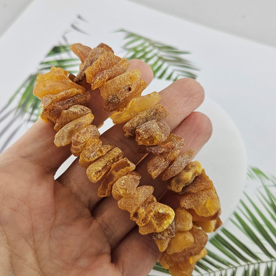 5 см Бусины из натурального нешлифованного янтаря кусочки 13-20х5-6 мм (10013-1/бус) купить в Воронеже | Заказать в интернет-магазине Viva Beads
