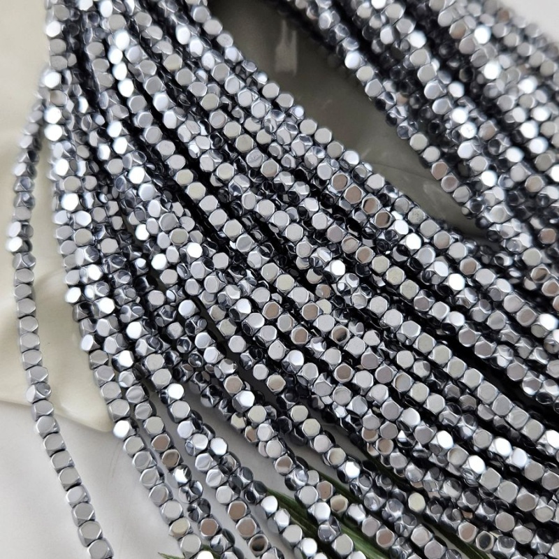 Нить 40 см Гематит, гематин 2.8 мм граненый куб цвет платина (6999-3-П) купить в Воронеже | Заказать в интернет-магазине Viva Beads
