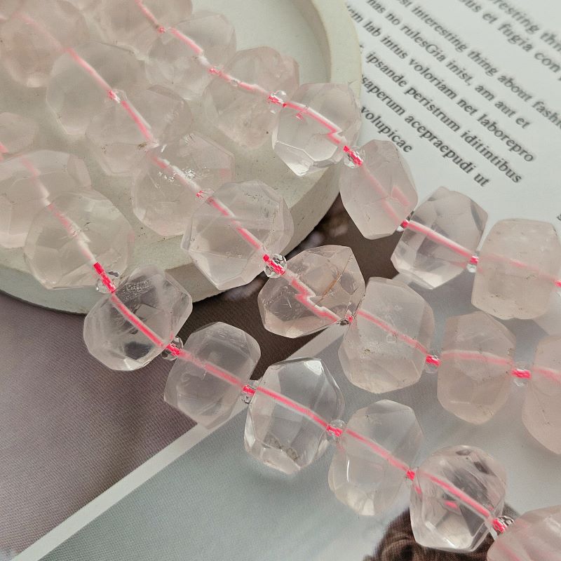 УЦЕНКА 1 шт. Розовый кварц фри форм с гранями крупный 18-20х12-13 мм (7994-УЦ) для бижутерии купить с доставкой по России | Интернет‑магазин Viva Beads
