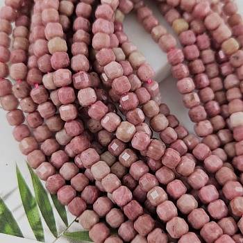 Нить 16 см Родонит 5-6 мм бусины граненый куб (9939-РОД) купить в Воронеже | Заказать в интернет-магазине Viva Beads
