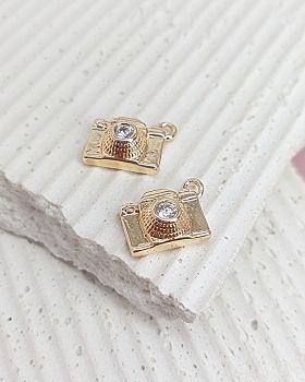 Подвеска Фотоаппарат 15х10.7 мм с фианитами позолота 14к (8190-З) купить с доставкой по России | Интернет-магазин Viva Beads