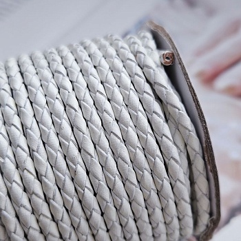 50 см Шнур кожаный плетеный БЕЛЫЙ 3 мм (2768-Б) купить | Заказать в интернет-магазине Viva Beads
