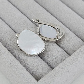 Швензы с перламутром 19.4х15.2 мм с английским замком, родиевое покрытие (7947-Р) швензы для серег купить с доставкой по России | Интернет-магазин Viva Beads