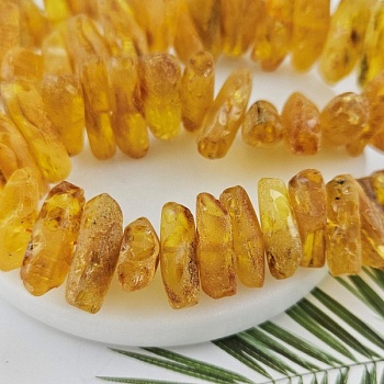 1 шт. Бусины из натурального нешлифованного янтаря кусочки 18-22х6-8 мм (10014-1/бус) для бижутерии купить с доставкой по России | Интернет‑магазин Viva Beads