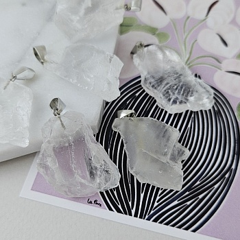 Горный хрусталь подвеска кулон необработанный кусок ок. 30-50x25-30x13.5-18.5 мм (9789) для бижутерии купить с доставкой по России | Интернет‑магазин Viva Beads