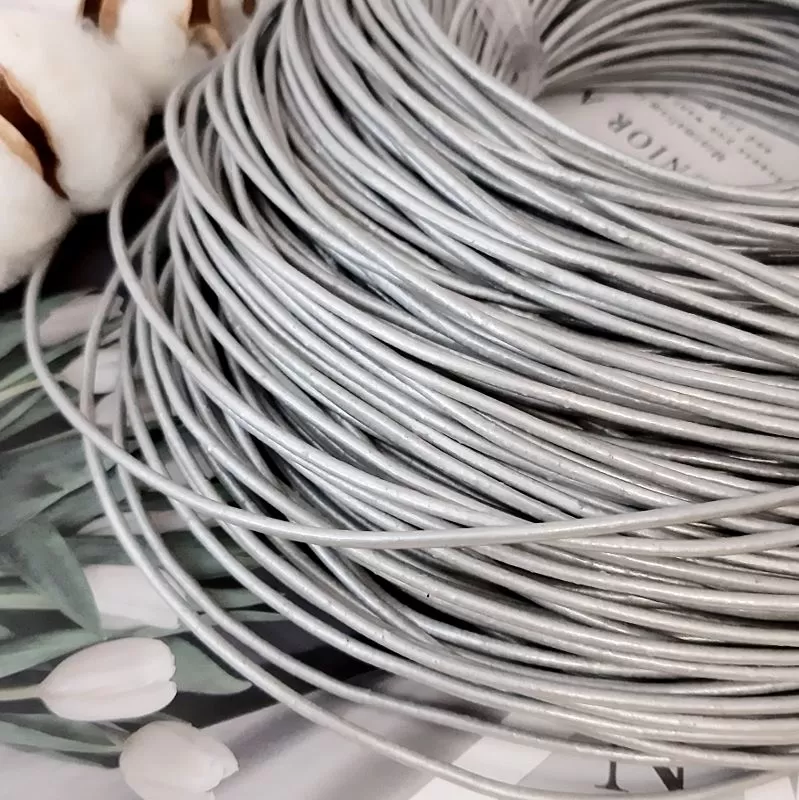 1 м Шнур кожа 2 мм серый, серебристый (746-СЕР) купить в Воронеже | Заказать в интернет-магазине Viva Beads

